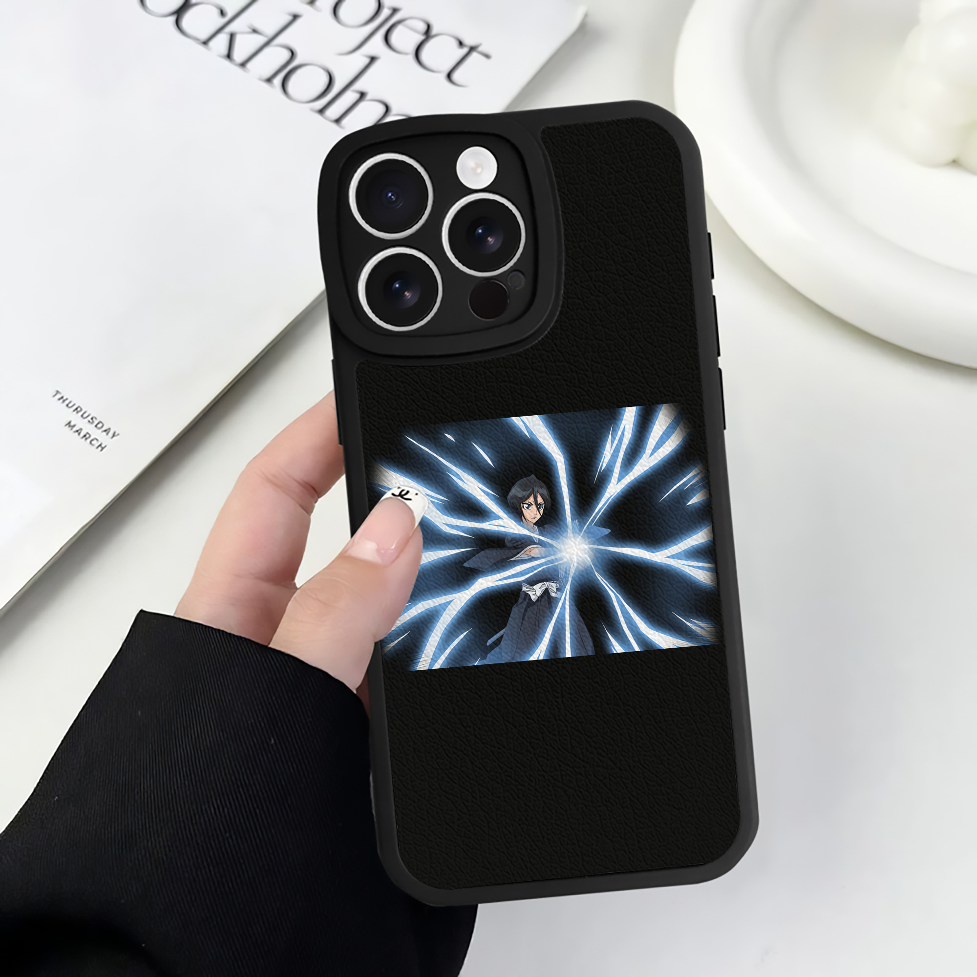 （画像用） ブリーチ 朽木ルキア BLEACH Kuchiki Rukia 【iPhone 16シリーズ対応】シリコンスマホケース（レザー調） 材質：シリコン